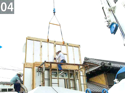 クレーンによるパネル吊り上げ